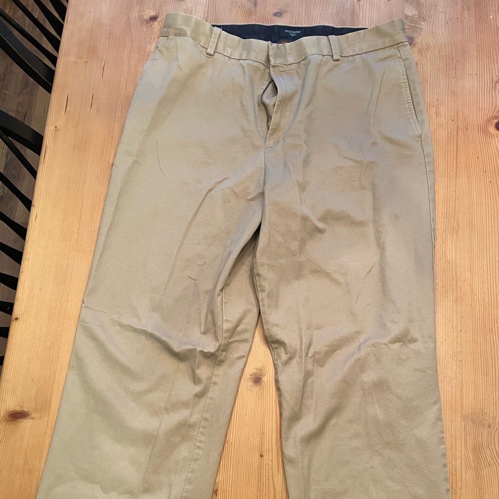 Dockers stain defenders straight fit khakis 36x32